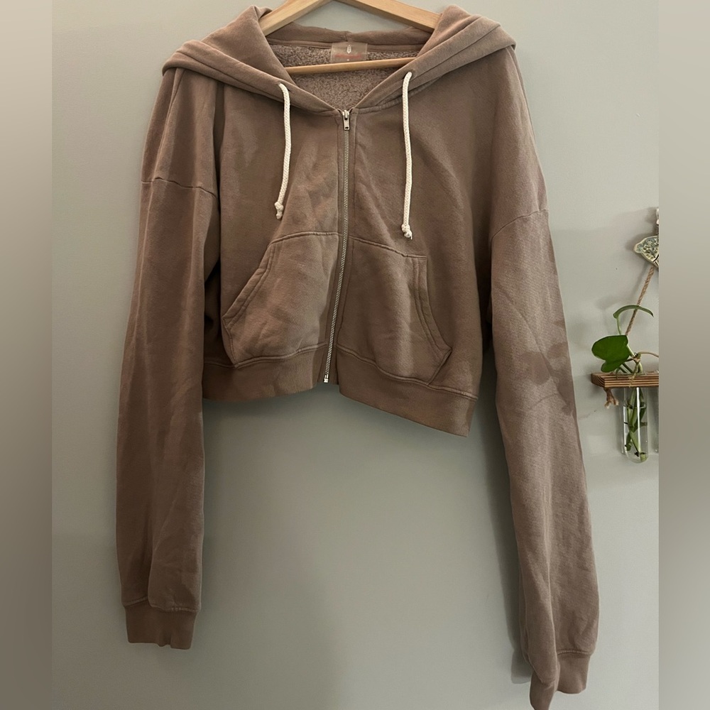 So soft 🤎🧸 Free People cropped zip-up hoodie!